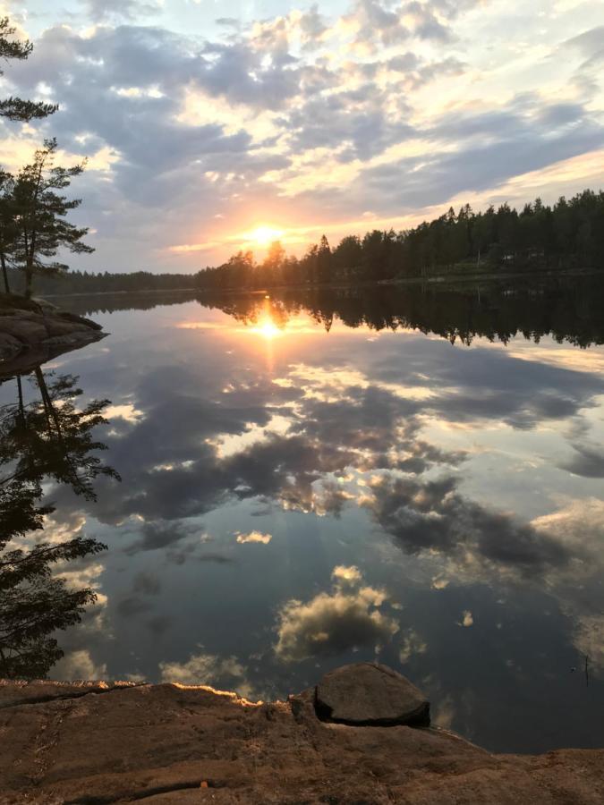Bjoersjoeas Vildmark - Small Camping Cabin Close To Nature Olofstorp Esterno foto